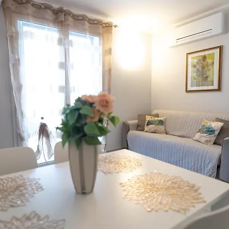 New Elegante ☆☆☆☆☆ A 150 Mt Dal Mare Apartmán Loano